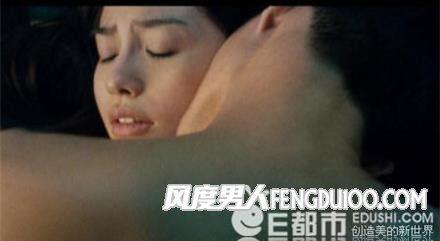 洗澡强吻抓胸的视频,强吻抓胸视频引发热议